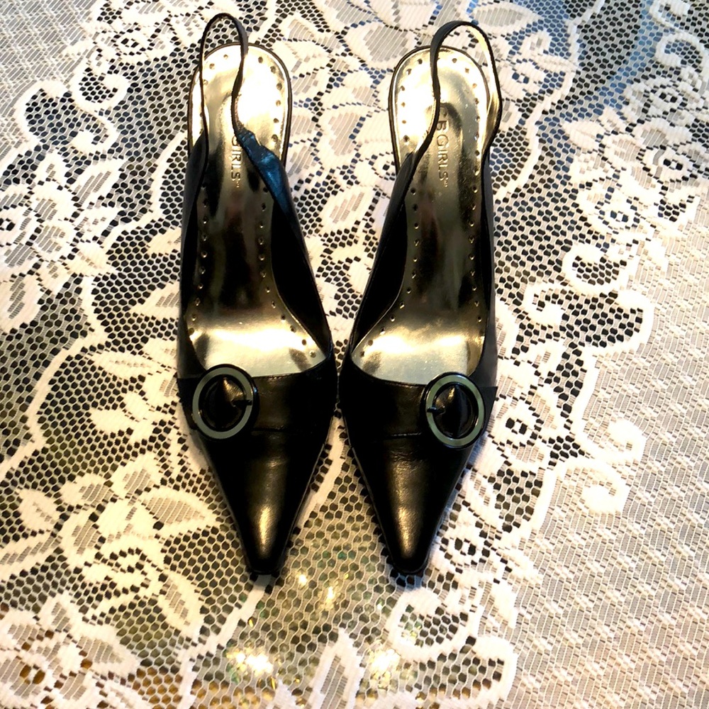BCBGirls black high heels pointed toe size 8.5 m